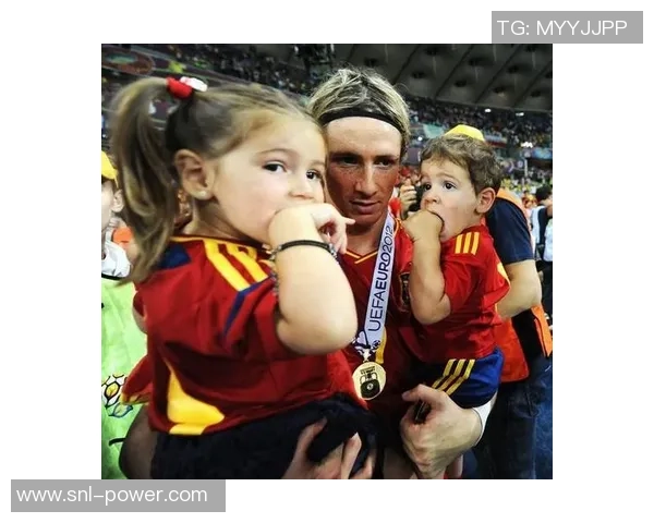 足球球星们的萌娃们谁最可爱他们的天真笑容超越父母的风采