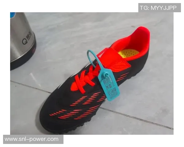 足球球星鞋子破损后如何应对并保证比赛表现的最佳方案